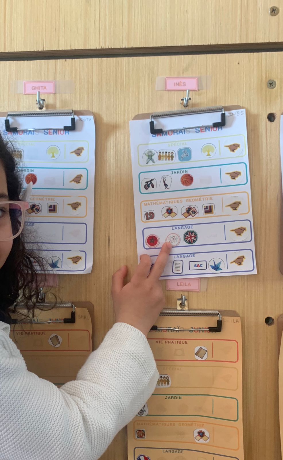 Enfants fiers de leurs progrès